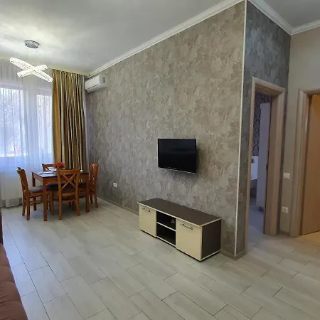 Apartment Lotus 7 Silver Mamaia