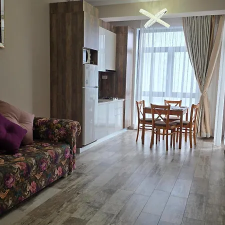 Lotus 7 Silver Apartmán Mamaia