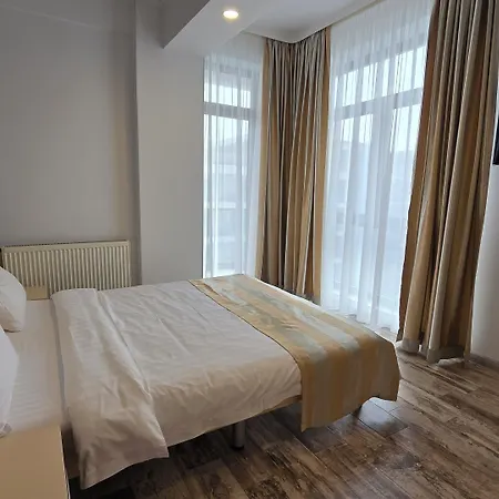 Lotus 7 Silver Apartment